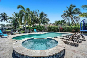 NEW Waterfront Oasis - Pool – Jacuzzi - 10 Min to Beach!, Pompano Beach